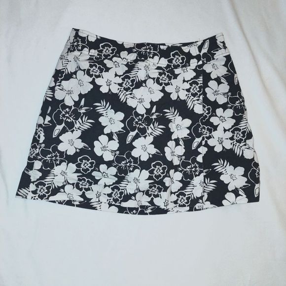 FloralĀ A-lineāSkort - Picture 1 of 4